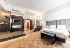 Others 7 META SUITES historic city living