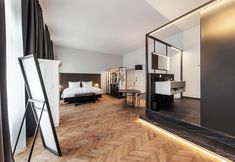Others 3 META SUITES historic city living