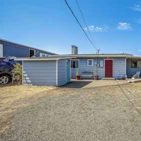 Interior1Oceanfront Cottage w/ Patio & Views in Birch Bay!，Birch Bay Waterslides飯店