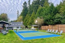 其他 Bainbridge Island Group Retreat w/ Pickleball!