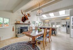 其他 2 Bainbridge Island Group Retreat w/ Pickleball!