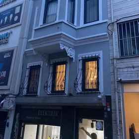 Primary image 1 Luull's Galata Apartement, Khách sạn Orient Bar at Pera Palace Hotel