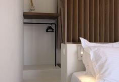 Others 5 Airy suites santorini