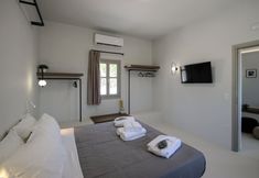 Others 6 Airy suites santorini