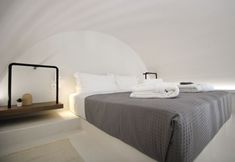 Others 3 Airy suites santorini