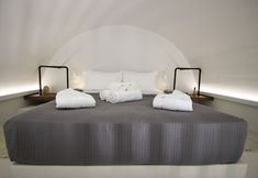 Others 2 Airy suites santorini
