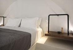 Others 4 Airy suites santorini