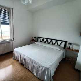 Room 1 Tra le Nuvole in Albenga, Hotel Wall of Alassio