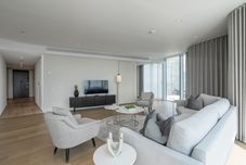 Lain-lain Deluxe Riverside Apartment With City Views