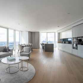 Room 1 Spectacular Three-bedroom Apartment With City View, One Canada Square Hotels