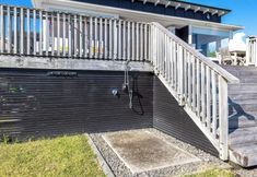 Others 3 Pacific Views - Waiheke Island