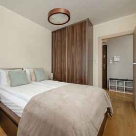 Primary image 1 Spacious Apartment for 6 by Renters, Hotel Śródmieście