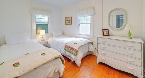 其他 2 Water-view New Suffolk Cottage on North Fork!