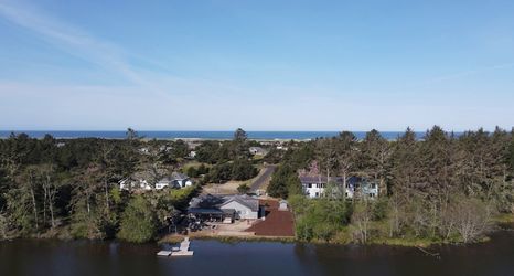 Others 2 Gearhart Lakefront Oasis