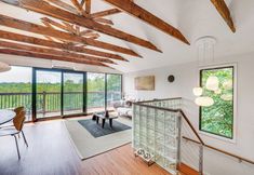 기타 2 Game Room & Yard: Mid-century Modern Kingston Home