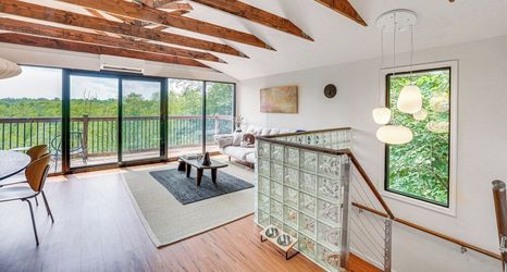 기타 2 Game Room & Yard: Mid-century Modern Kingston Home