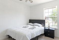 Lain-lain 2 Stylish 4br 2.5ba Haven In Houston 4 Bedroom Home by RedAwning