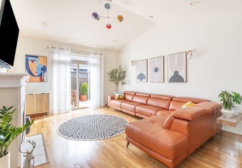 其他 Luxury Home Reading & Game Room Outdoor Dining 3 Bedroom Home by RedAwning