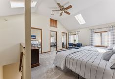 其他 3 Niagara Falls Getaway: Perfect Place To Unwind 2 Bedroom Home by RedAwning