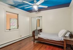 其他 5 Serene Haven: Stunning Yard, Pool, And Views 4 Bedroom Home by RedAwning