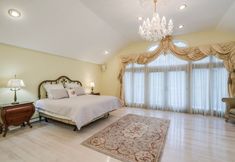 其他 6 Serene Haven: Stunning Yard, Pool, And Views 4 Bedroom Home by RedAwning