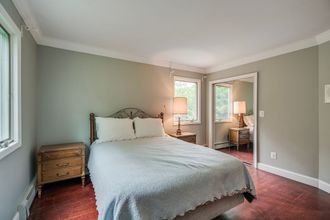 其他 4 Serene Haven: Stunning Yard, Pool, And Views 4 Bedroom Home by RedAwning