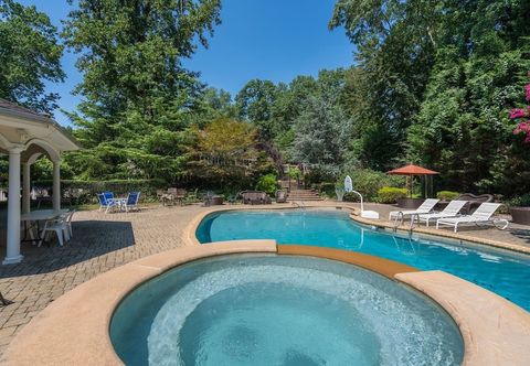 其他 Serene Haven: Stunning Yard, Pool, And Views 4 Bedroom Home by RedAwning