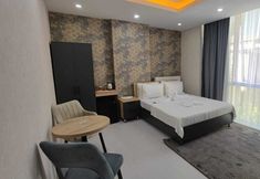 其他 2 Minimalist Suit Otel