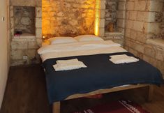 อื่นๆ 6 Pin Traveler House & Cocktail