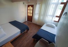 อื่นๆ 2 Pin Traveler House & Cocktail