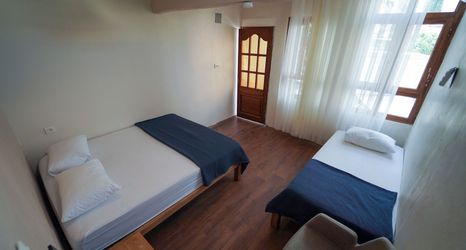 อื่นๆ 2 Pin Traveler House & Cocktail