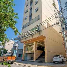 Lotus Rock Hotel DN by Bay Luxury 1 Lotus Rock Hotel DN by Bay Luxury, Hotel East West Brewing - Wink Da Nang Centre