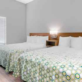 Room 8 HomeTowne Studios by Red Roof Tampa - Airport, Hillsborough County Hotels