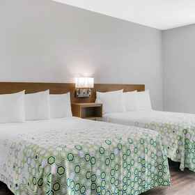 Room 7 HomeTowne Studios by Red Roof Tampa - Airport, Hillsborough County Hotels