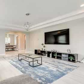 Primary image 1 ~ 1/2 Mi to Mercedes-benz Stadium: Atlanta Home, Hotel King Memorial