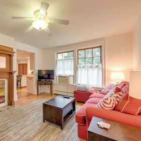 Interior11 Mi to Lake Erie State Park: Home w/ Fire Pit!,肖托夸县飯店