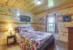 其他 4 Serene Sevierville Cabin w/ Deck & Mountain Views!