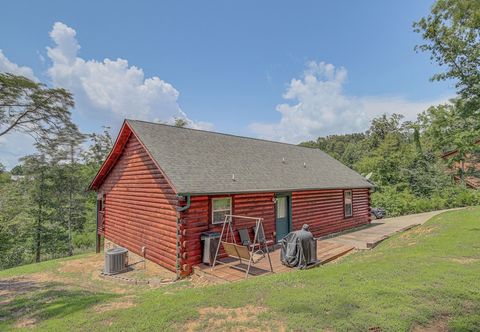 其他 Serene Sevierville Cabin w/ Deck & Mountain Views!