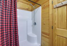 其他 2 Serene Sevierville Cabin w/ Deck & Mountain Views!