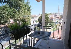 Others 3 Pietra Social House