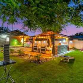 Room 1 Family Fun Backyard Oasis Hot Tub Games BBQ, Hotel Eckerd College