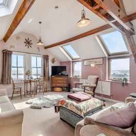 Primary image 1 오션 뷰 럭셔리 탑 플로어 하버사이드 아파트먼트, Ringsfield 호텔