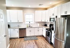 อื่นๆ 2 The Loft at Park Place - 3rd Floor Walk up King and Queen Beds Fast Wifi and Free Coffee