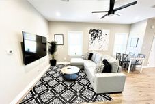 อื่นๆ The Loft at Park Place - 3rd Floor Walk up King and Queen Beds Fast Wifi and Free Coffee