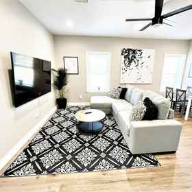 Room1公園廣場閣樓 - 三樓步行可達,配有特大床和大床,快速無線網絡和免費咖啡,白兰地酒购物中心飯店