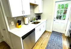 Lainnya 3 Cozy Walk up King Bed Fast Wifi