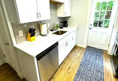 Lainnya 3 Cozy Walk up King Bed Fast Wifi