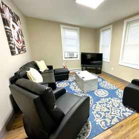 Room1舒適步行 大床 快速無線網路 飯店,白兰地酒购物中心飯店