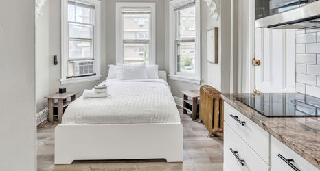 其他 2 Trolley Teacup Charming Cozy Studio 1 Bedroom Apts by RedAwning