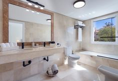 อื่นๆ 6 3 Bedroom, 3 Bathroom Beachside Apartment